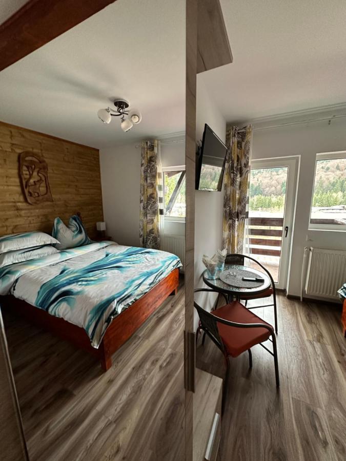 Casa Rares Buşteni Exteriör bild